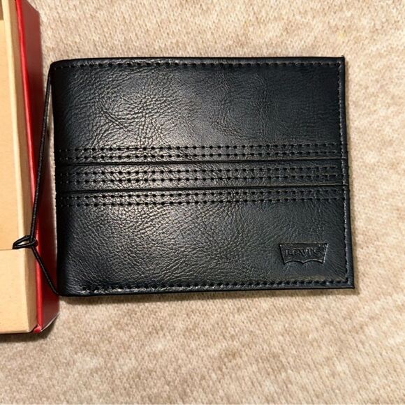 LEVI’S Men’s Black Leather RFID Protection Bifold Wallet - Picture 6 of 13